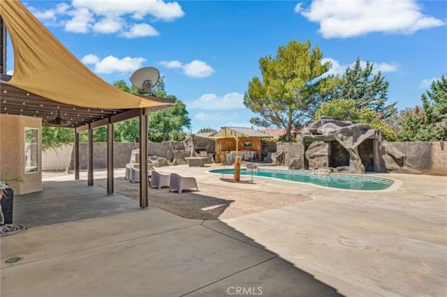 7592 Redwood Avenue, Hesperia, CA 92345