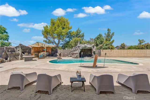 7592 Redwood Avenue, Hesperia, CA 92345