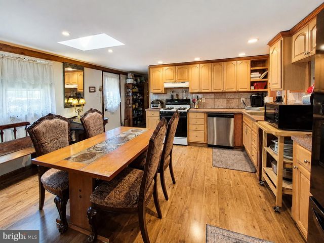 10 W BUTLER AVE, Doylestown, PA 18901