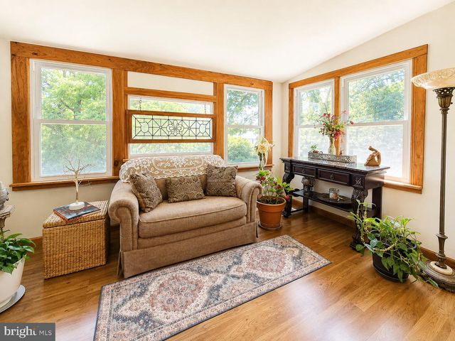 10 W BUTLER AVE, Doylestown, PA 18901