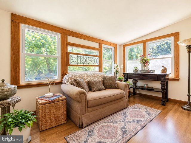10 W BUTLER AVE, Doylestown, PA 18901
