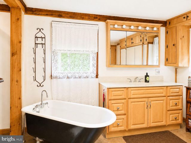 10 W BUTLER AVE, Doylestown, PA 18901