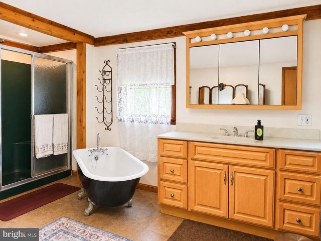 10 W BUTLER AVE, Doylestown, PA 18901