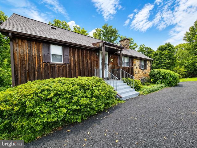 10 W BUTLER AVE, Doylestown, PA 18901