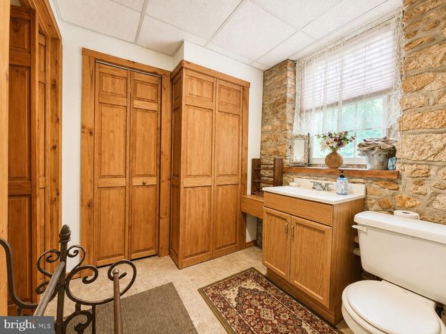 10 W BUTLER AVE, Doylestown, PA 18901