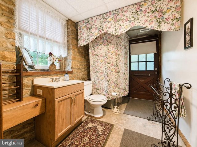 10 W BUTLER AVE, Doylestown, PA 18901