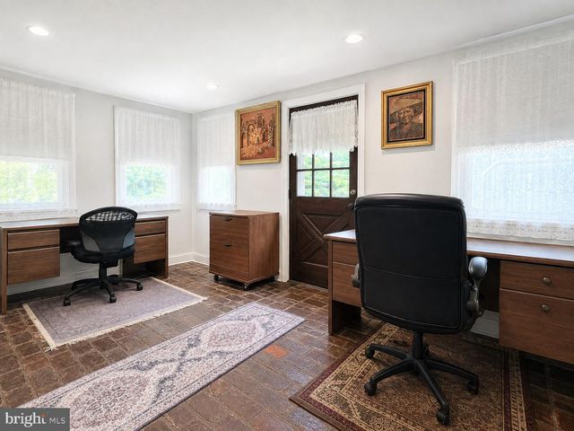 10 W BUTLER AVE, Doylestown, PA 18901