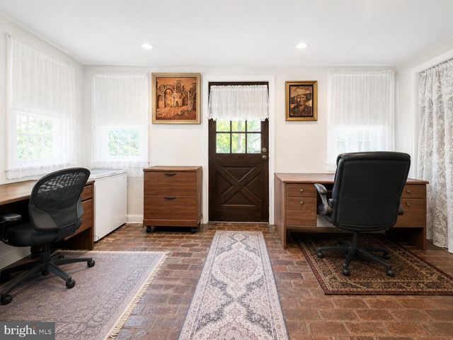 10 W BUTLER AVE, Doylestown, PA 18901