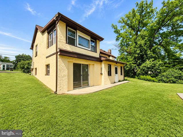 10 W BUTLER AVE, Doylestown, PA 18901