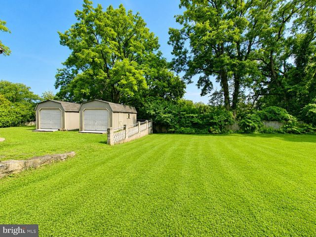 10 W BUTLER AVE, Doylestown, PA 18901