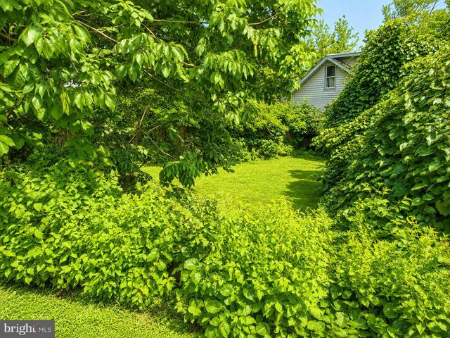 10 W BUTLER AVE, Doylestown, PA 18901