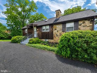10 W BUTLER AVE, Doylestown, PA 18901