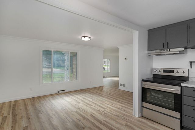 1014 N Dickerson Avenue, Springfield, MO 65803