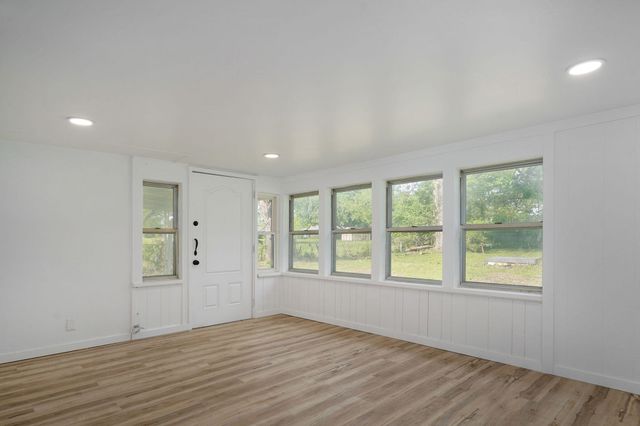 1014 N Dickerson Avenue, Springfield, MO 65803