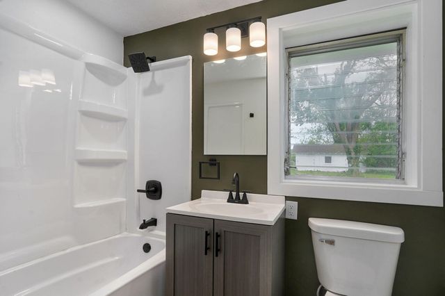 1014 N Dickerson Avenue, Springfield, MO 65803