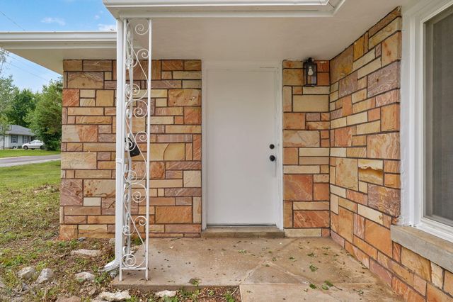 1014 N Dickerson Avenue, Springfield, MO 65803
