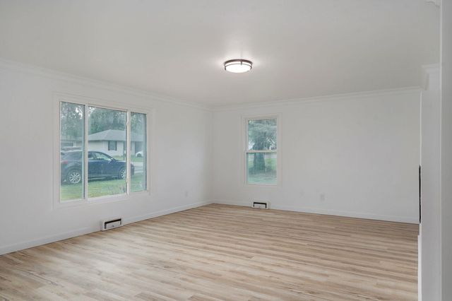 1014 N Dickerson Avenue, Springfield, MO 65803