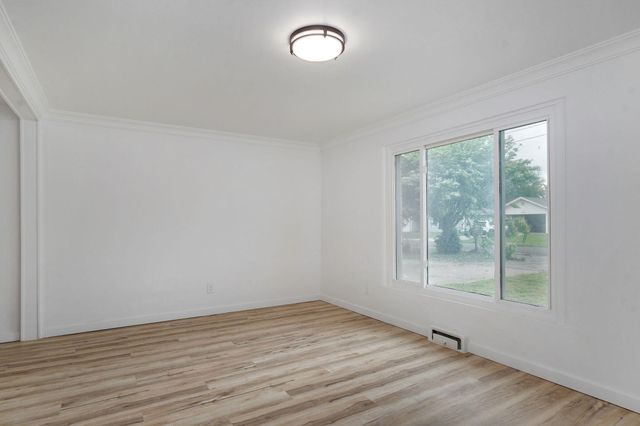 1014 N Dickerson Avenue, Springfield, MO 65803