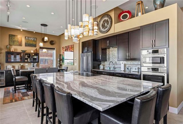 229 Ward Parkway 1001B, Kansas City, MO 64112