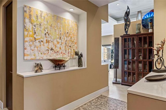 229 Ward Parkway 1001B, Kansas City, MO 64112