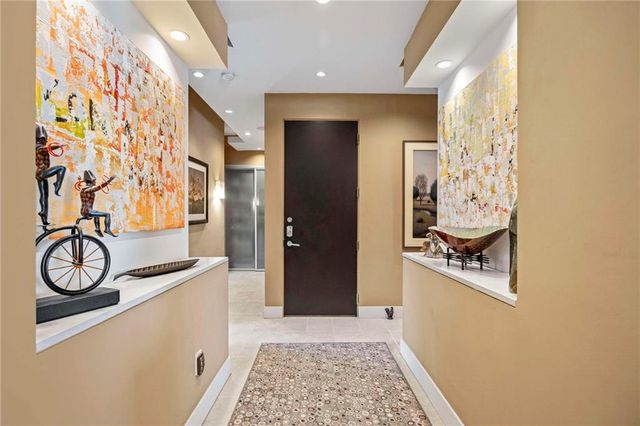 229 Ward Parkway 1001B, Kansas City, MO 64112