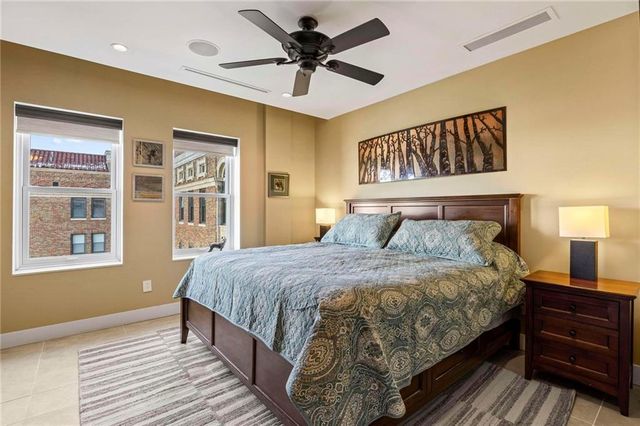 229 Ward Parkway 1001B, Kansas City, MO 64112