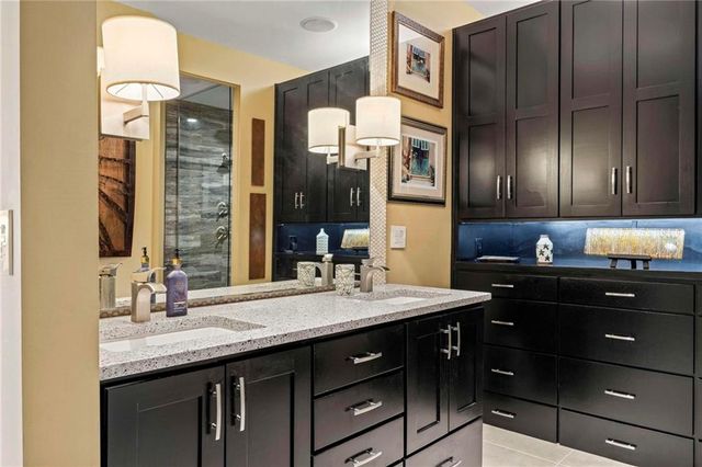 229 Ward Parkway 1001B, Kansas City, MO 64112