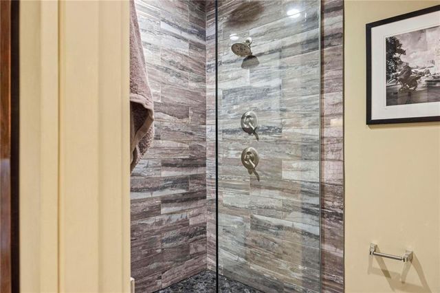 229 Ward Parkway 1001B, Kansas City, MO 64112