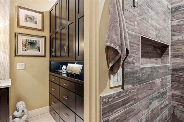 229 Ward Parkway 1001B, Kansas City, MO 64112