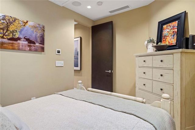 229 Ward Parkway 1001B, Kansas City, MO 64112