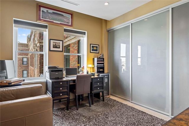 229 Ward Parkway 1001B, Kansas City, MO 64112