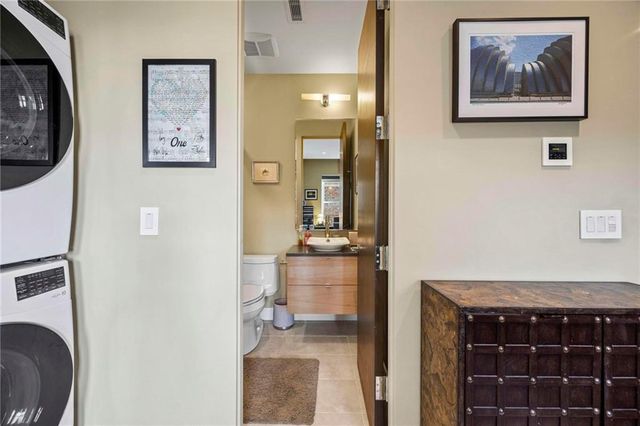 229 Ward Parkway 1001B, Kansas City, MO 64112