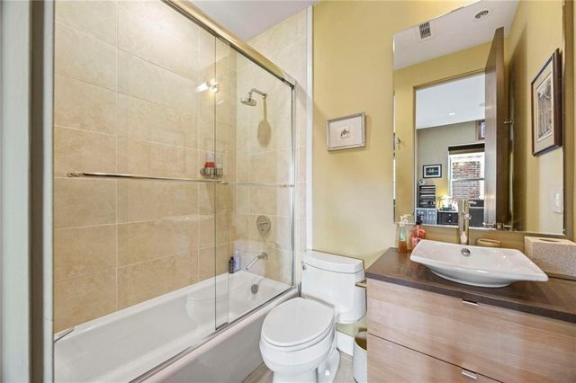 229 Ward Parkway 1001B, Kansas City, MO 64112