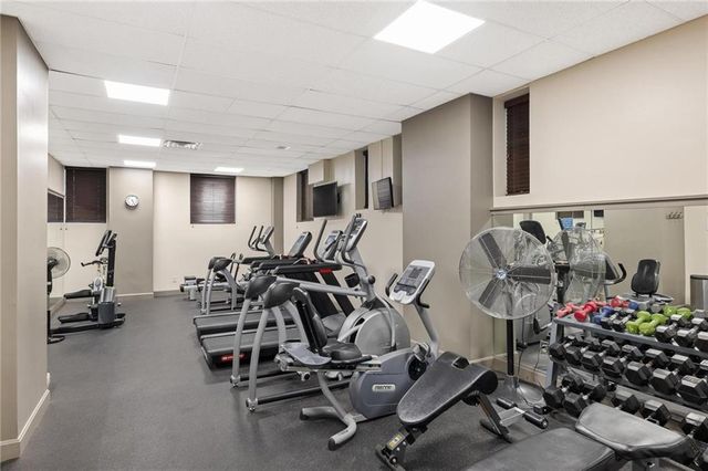 229 Ward Parkway 1001B, Kansas City, MO 64112