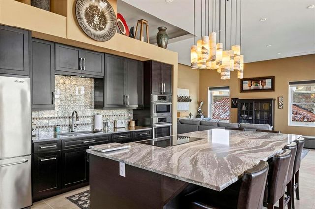 229 Ward Parkway 1001B, Kansas City, MO 64112