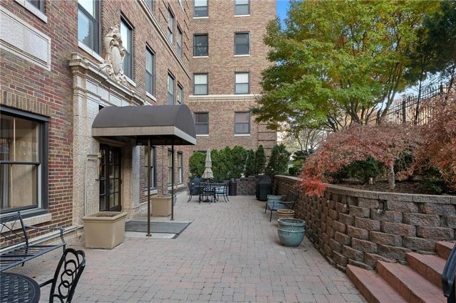 229 Ward Parkway 1001B, Kansas City, MO 64112