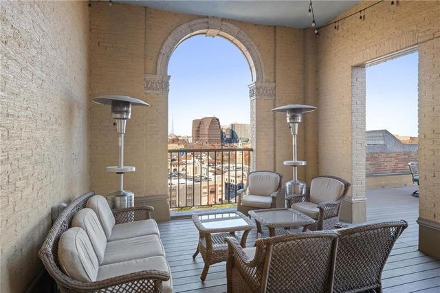 229 Ward Parkway 1001B, Kansas City, MO 64112