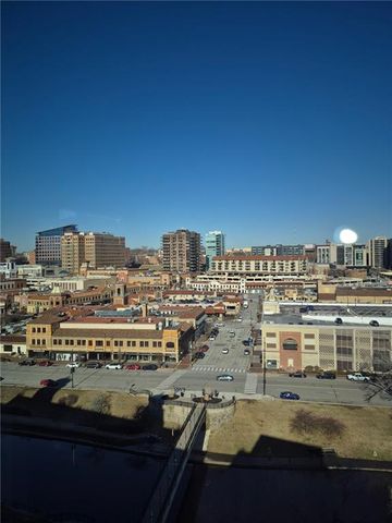 229 Ward Parkway 1001B, Kansas City, MO 64112