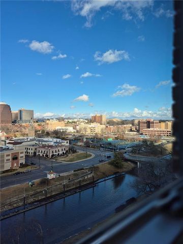 229 Ward Parkway 1001B, Kansas City, MO 64112