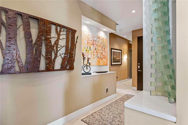 229 Ward Parkway 1001B, Kansas City, MO 64112