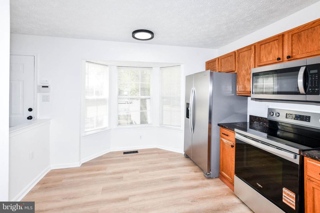 Image 5 of property listing at 6907 WILDROSE CT, District Heights, MD 20747