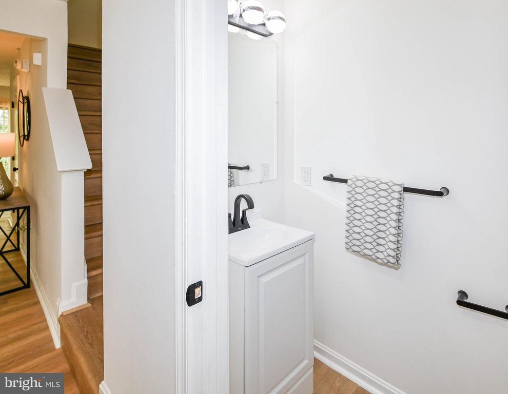 Image 7 of property listing at 6907 WILDROSE CT, District Heights, MD 20747