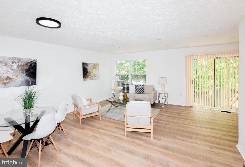 Image 9 of property listing at 6907 WILDROSE CT, District Heights, MD 20747