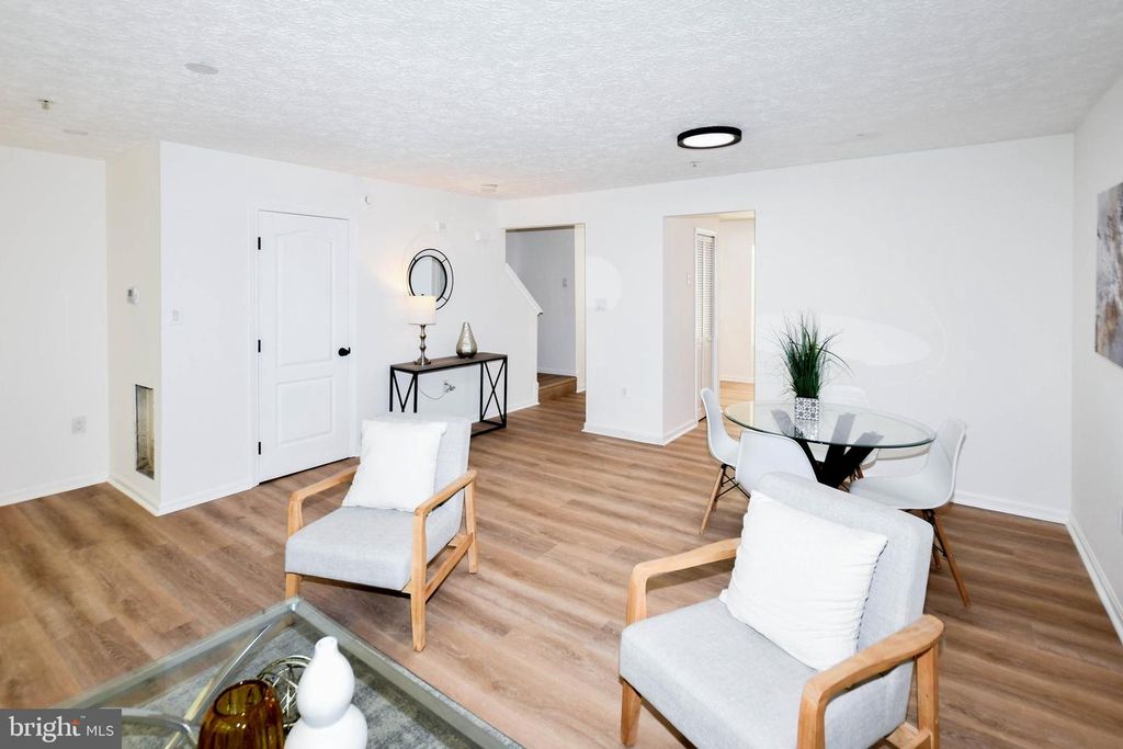 Image 10 of property listing at 6907 WILDROSE CT, District Heights, MD 20747