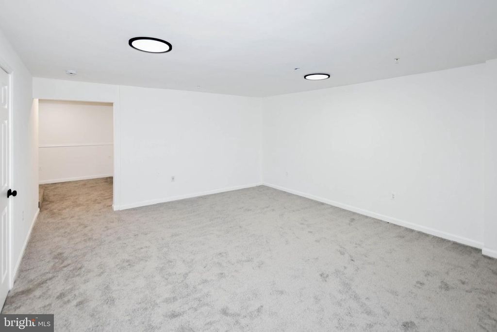 Image 25 of property listing at 6907 WILDROSE CT, District Heights, MD 20747