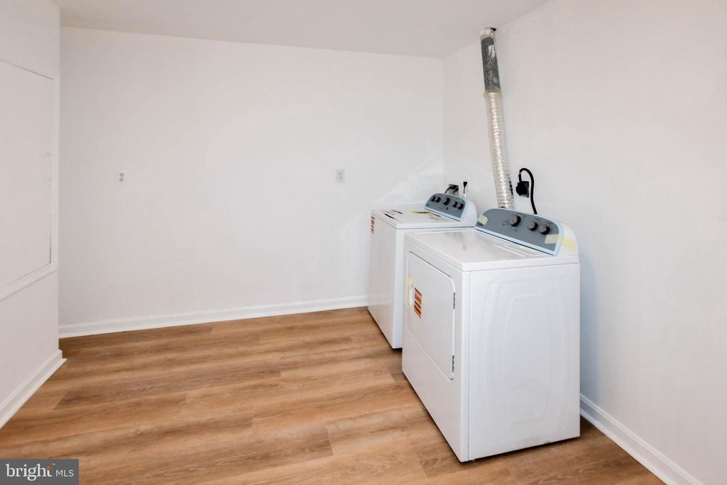 Image 28 of property listing at 6907 WILDROSE CT, District Heights, MD 20747