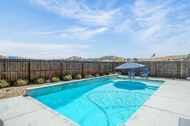 20046 Sunset Drive, Friant, CA 93626