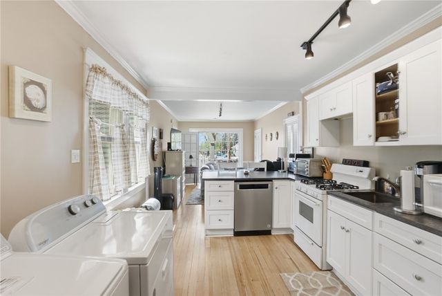 192 Washington Road, Barrington, RI 02806