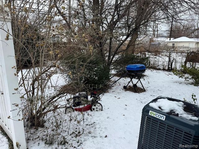 17459 Roseville Boulevard, Roseville, MI 48066