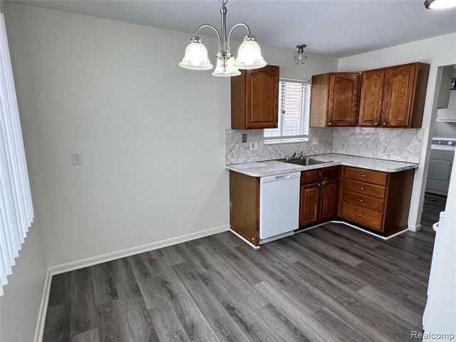 17459 Roseville Boulevard, Roseville, MI 48066